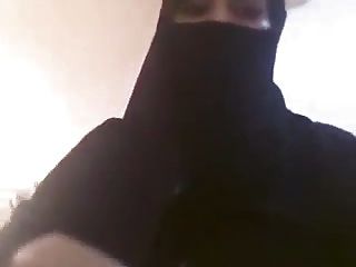 mulheres árabes no hijab mostrando seus titties